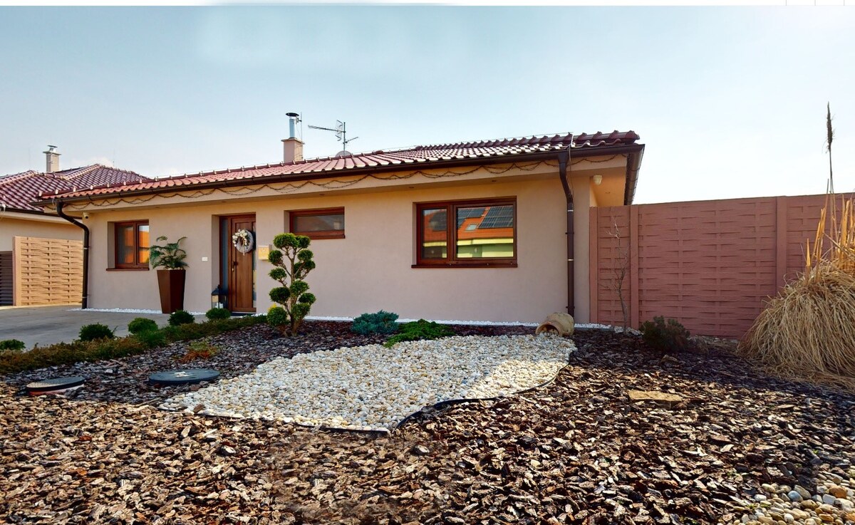 Moderný 4-izbový „EKO-KERAMICKÝ“ bungalov s bazénom v Holíči — foto 2
