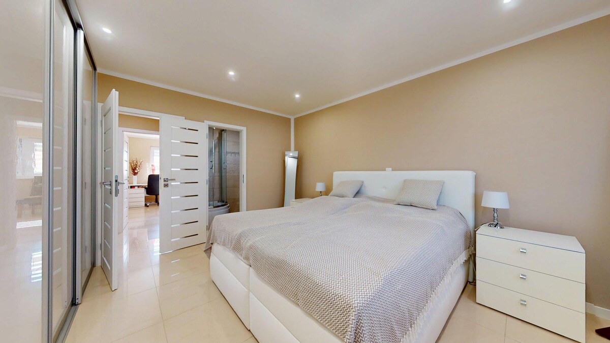 Moderný 4-izbový „EKO-KERAMICKÝ“ bungalov s bazénom v Holíči — foto 20