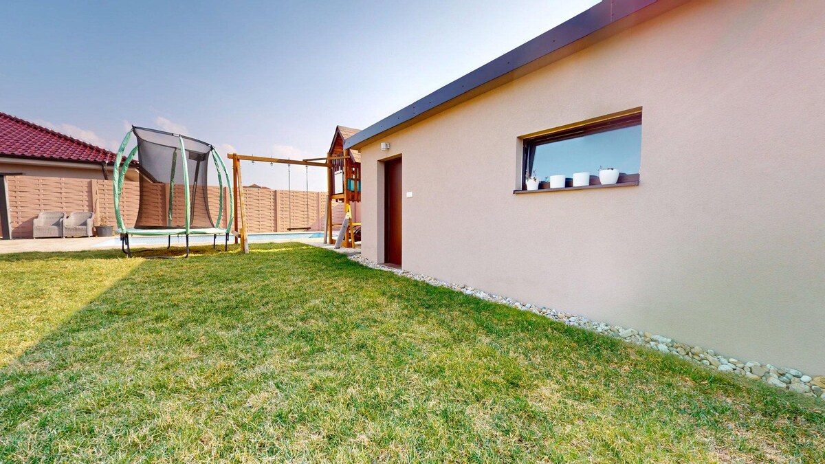 Moderný 4-izbový „EKO-KERAMICKÝ“ bungalov s bazénom v Holíči — foto 33