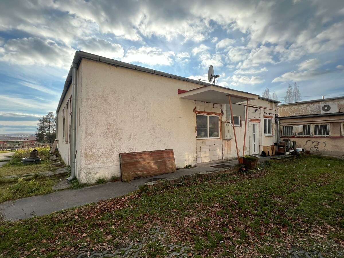 Na predaj podnikateľský priestor neďaleko centra  mesta Holíč — foto 17