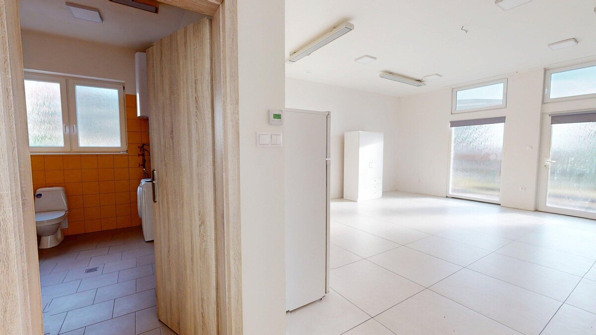 Na predaj podnikateľský priestor neďaleko centra  mesta Holíč — foto 7