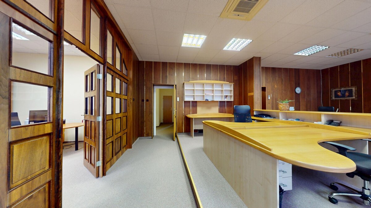 Na predaj administratívna budova v centre mesta Holíč. — foto 15