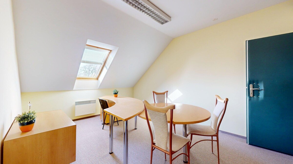 Na predaj administratívna budova v centre mesta Holíč. — foto 22