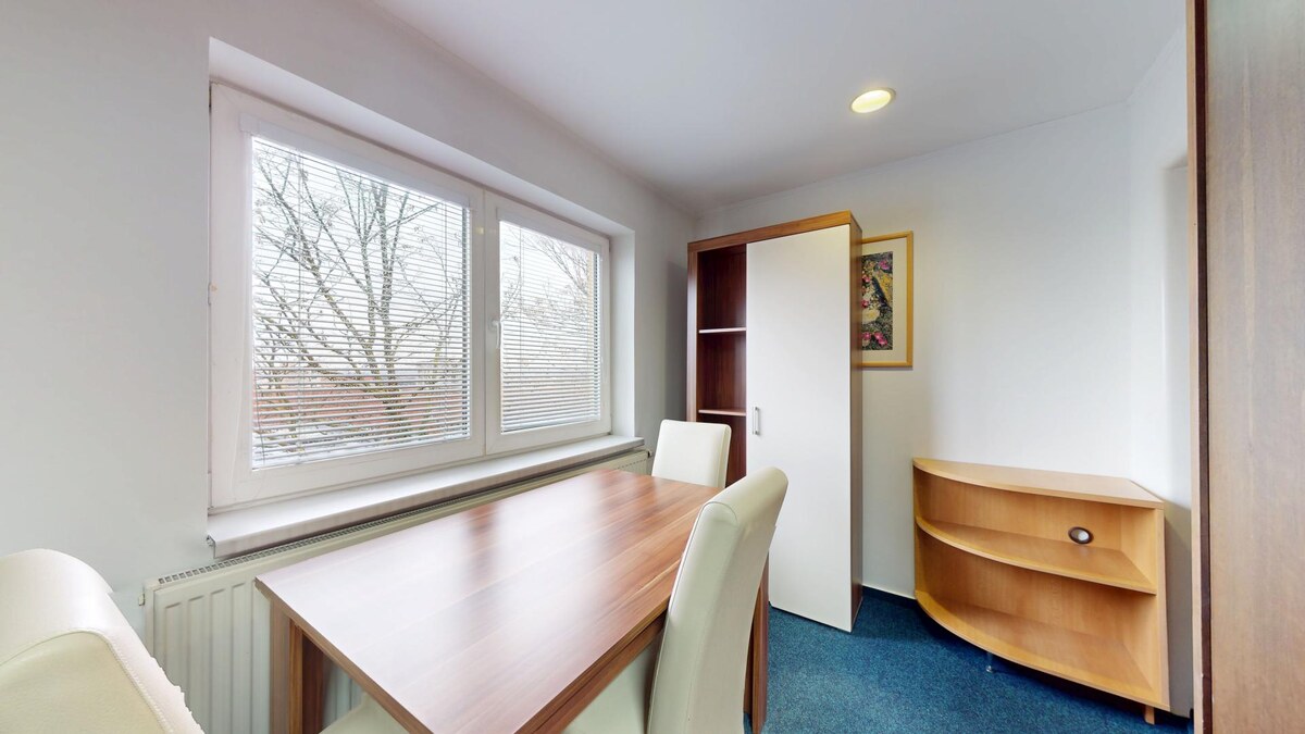 Na predaj administratívna budova v centre mesta Holíč. — foto 27