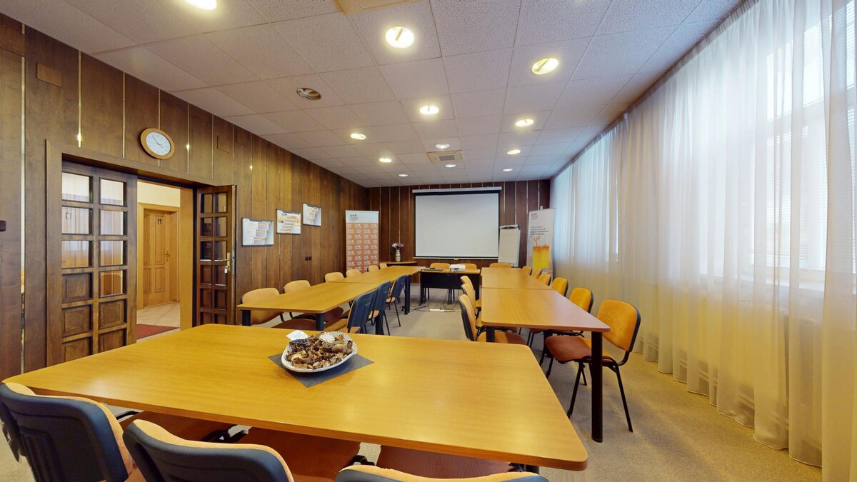 Na predaj administratívna budova v centre mesta Holíč. — foto 8