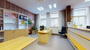 Na predaj administratívna budova v centre mesta Holíč. — foto 12