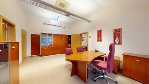 Na predaj administratívna budova v centre mesta Holíč. — foto 18