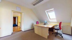 Na predaj administratívna budova v centre mesta Holíč. — foto 23