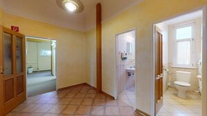 Na predaj administratívna budova v centre mesta Holíč. — foto 28