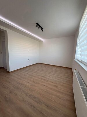 2 izbový byt s loggiou v centre Nových Zámkov — foto 2