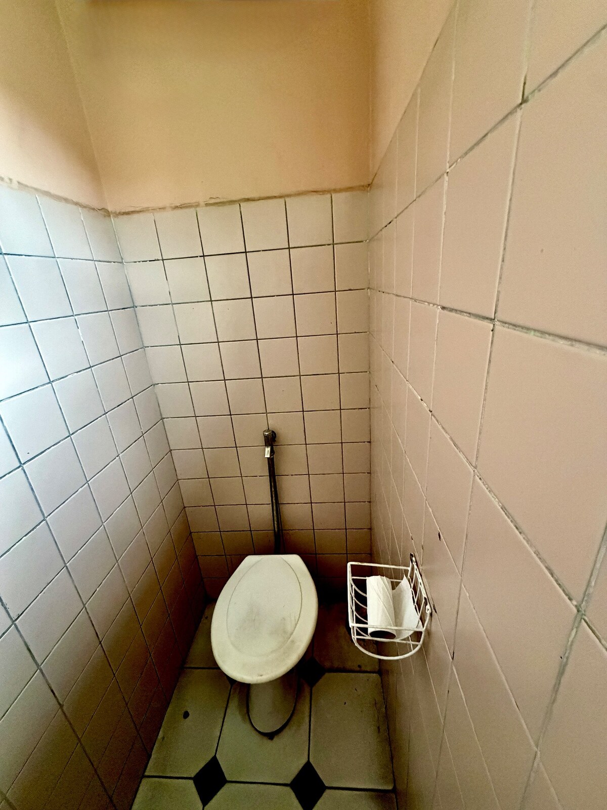 Budova obchodu a služieb v centre Nových Zámkov — foto 10