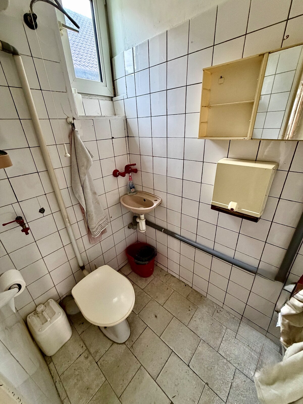 Budova obchodu a služieb v centre Nových Zámkov — foto 7