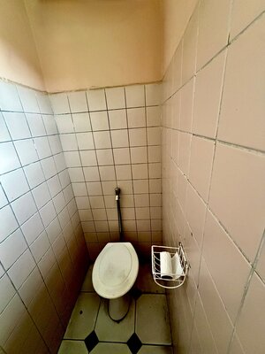 Budova obchodu a služieb v centre Nových Zámkov — foto 10