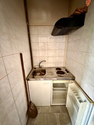 Budova obchodu a služieb v centre Nových Zámkov — foto 11
