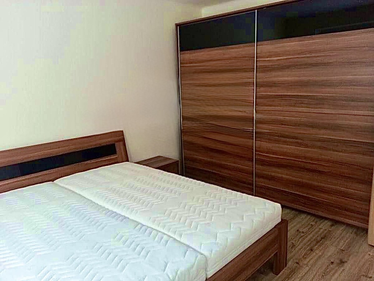Prerobený 2 izbový byt v centre mesta Nové Zámky — foto 2