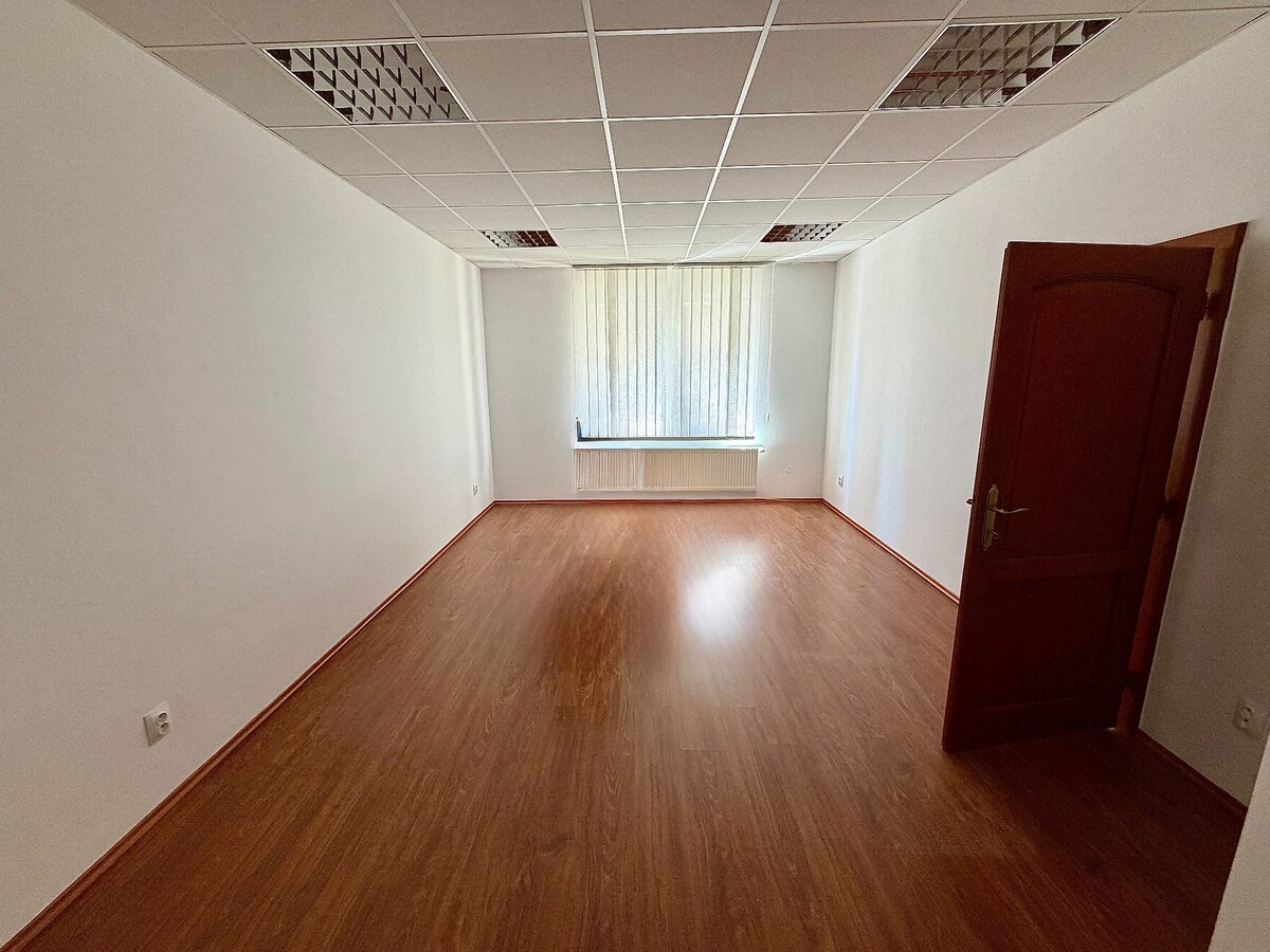 Kancelárske priestory v centre mesta Nové Zámky — foto 2