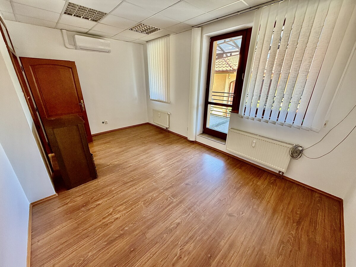 Kancelárske priestory v centre mesta Nové Zámky — foto 4