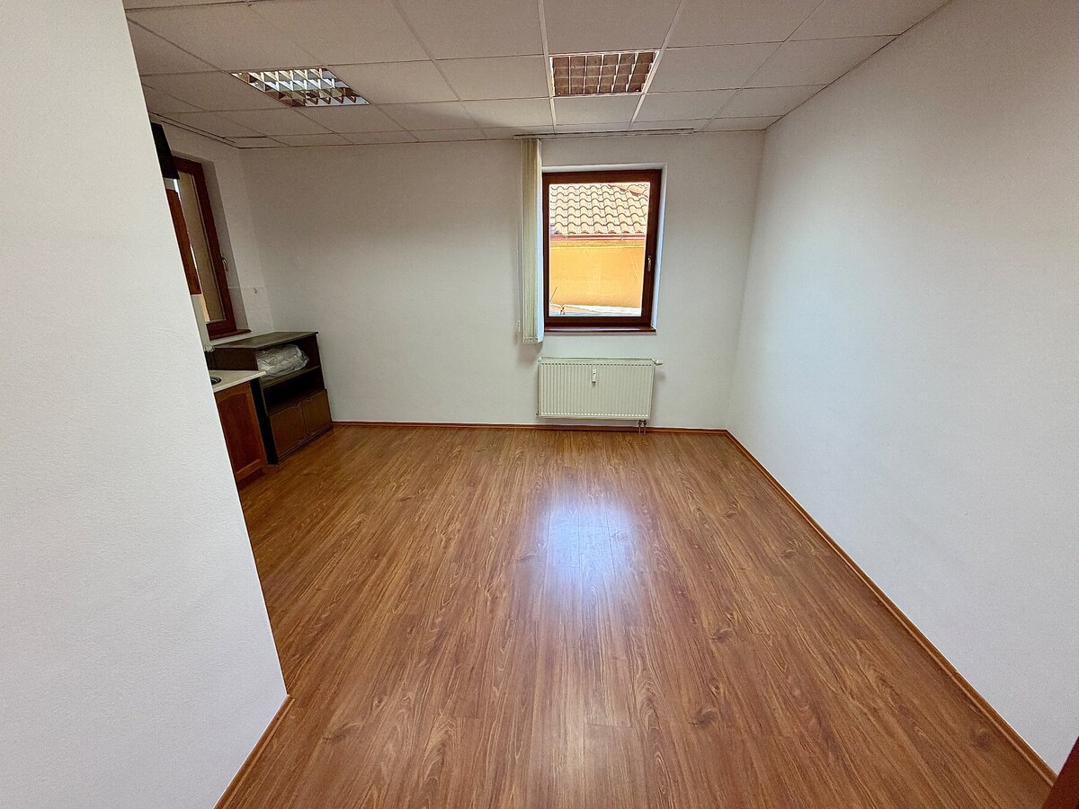 Kancelárske priestory v centre mesta Nové Zámky — foto 8