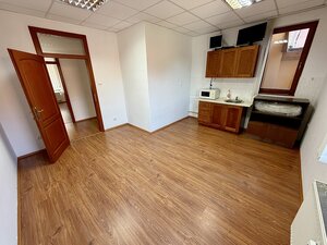 Kancelárske priestory v centre mesta Nové Zámky — foto 9