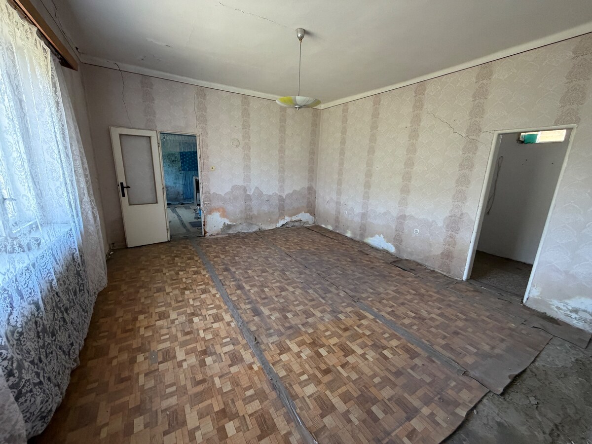 5 izbový rodinný dom s veľkým pozemkom v obci Tvrdošovce — foto 11