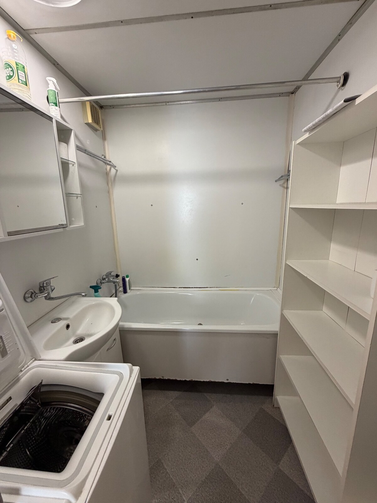 3 izbový byt s balkónom v meste Levice — foto 8