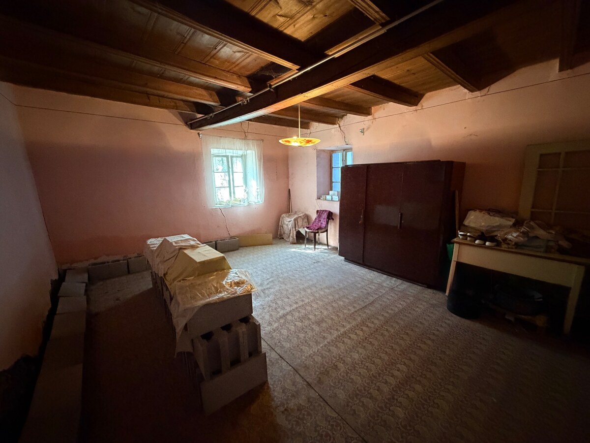 Rodinný dom s veľkým pozemkom v meste Nesvady — foto 11