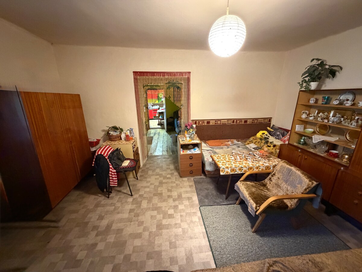 Rodinný dom s veľkým pozemkom v meste Nesvady — foto 12
