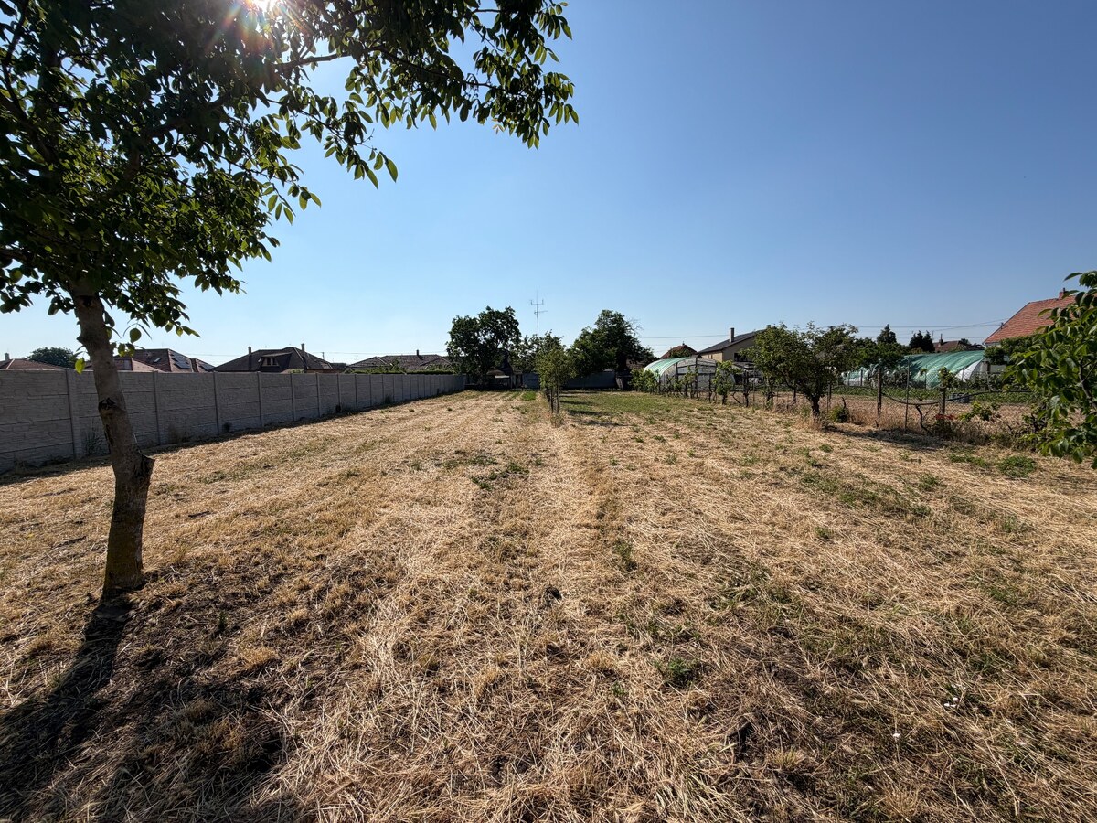 Rodinný dom s veľkým pozemkom v meste Nesvady — foto 9