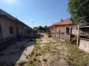 Rodinný dom s veľkým pozemkom v meste Nesvady — foto 6