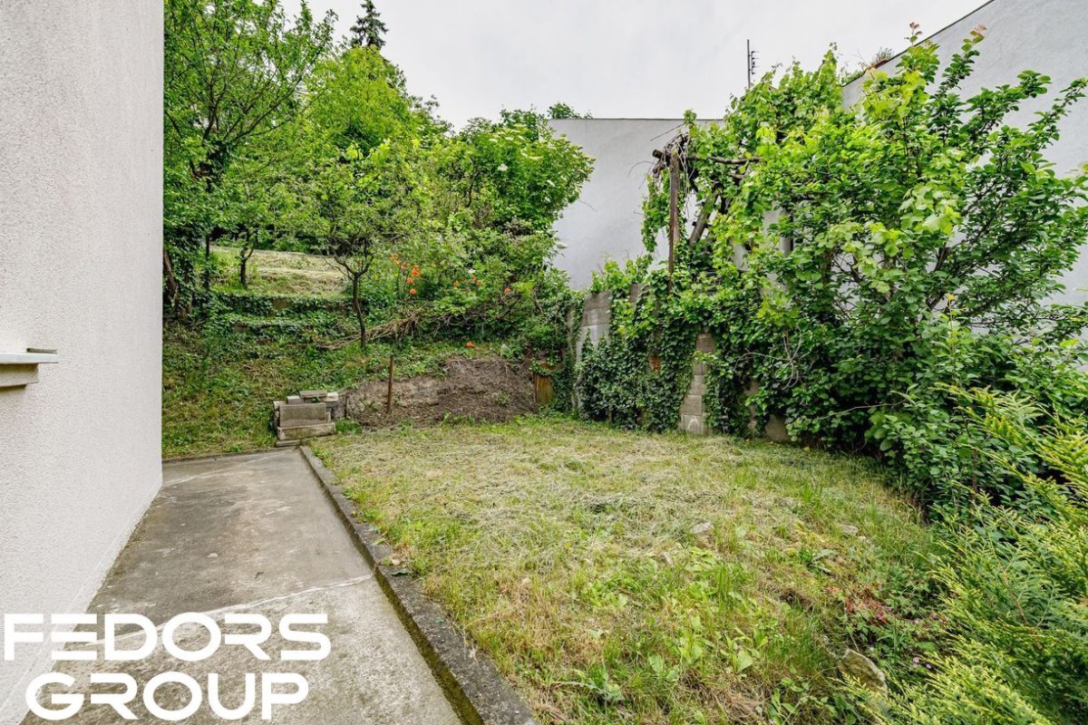 Predam 5 izbovy rodinny dom v Galante