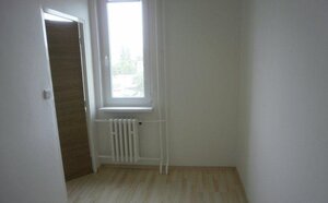 Ružinov - zrekonštruovaný byt s logiou v zateplenom dome — foto 1