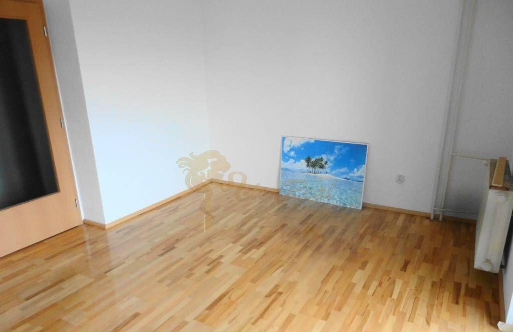 Garzonka s balkónom, Dúbravka — foto 2