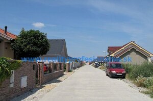 Pozemok 575 m2, Hrubý Šúr, predaj slnečného pozemku — foto 1