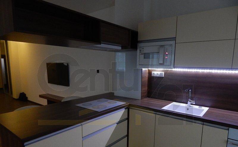 CENTURY 21 Garant ponúkaLUXUSNÝ 2 IZBOVÝ BYT V PREŠOVE NA SÍDLISKU III. — foto 3