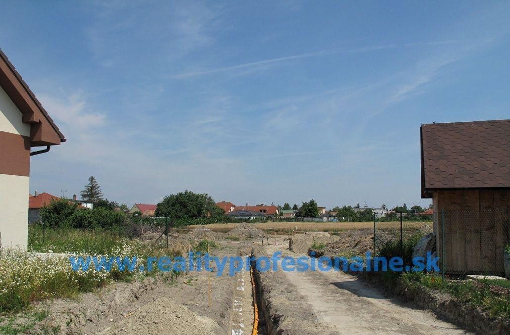 Pozemok 529 m2, Hrubý Šúr, predaj slnečného pozemku — foto 4