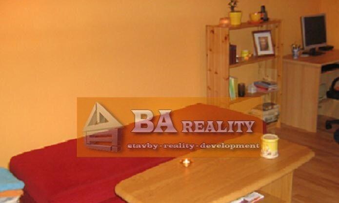 Prenájom 1- izbového bytu v Dúbravke na Hanulovej — foto 2