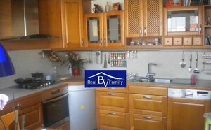 Petržalka-3 izbový byt-Mlynarovičova ulica-výhľad na Hrad, Slavín — foto 1