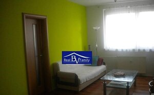 Petržalka-3 izbový byt-Mlynarovičova ulica-výhľad na Hrad, Slavín — foto 3