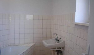 PB2011 Byt 2 1 na Školskej ul. PB - v tichom prostredí, tehlová bytovka — foto 1