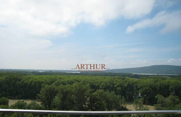 ARTHUR - luxusný byt PRE VYVOLENÝCH parkovanie 2 auta pivnica