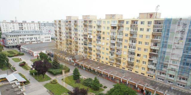 Veľký 3-izb. byt, Rajecká, Vrakuňa, 9/9 p. s výhľadom na hrad — foto 2
