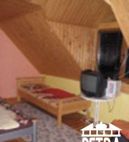Menší zrekonštruovaný 2 izbový dom — foto 2