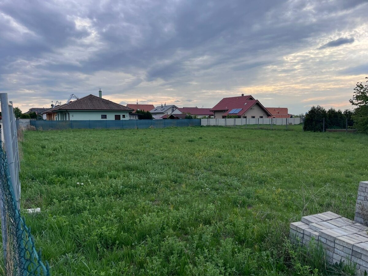 Dva Pozemky, Malé Košariská, Dun.Lužná 653 m2 a 724 m2 pri jazere — foto 2