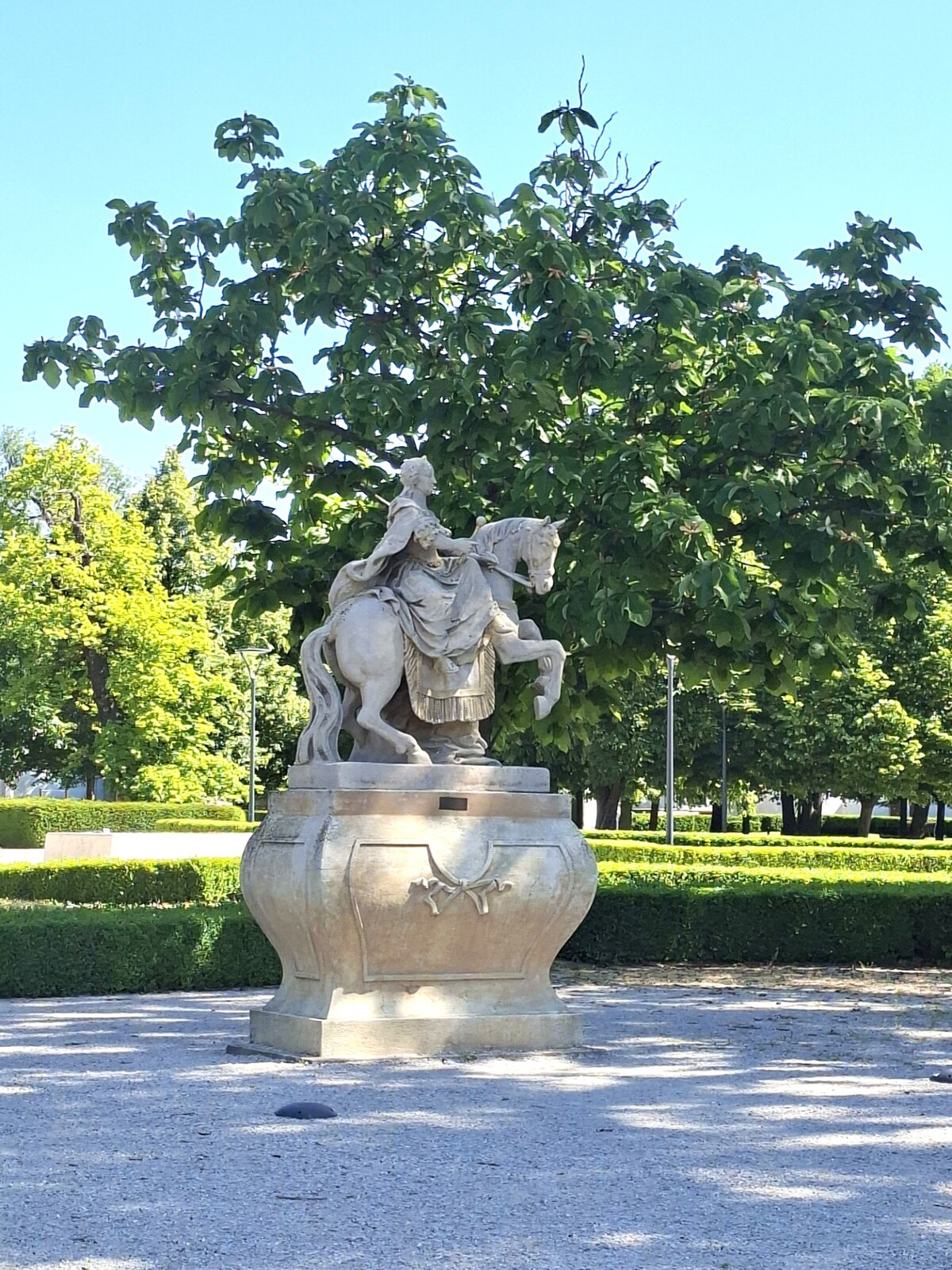Priestranný 3 izbový byt pri Prezidentskom paláci - Rezervované — foto 3