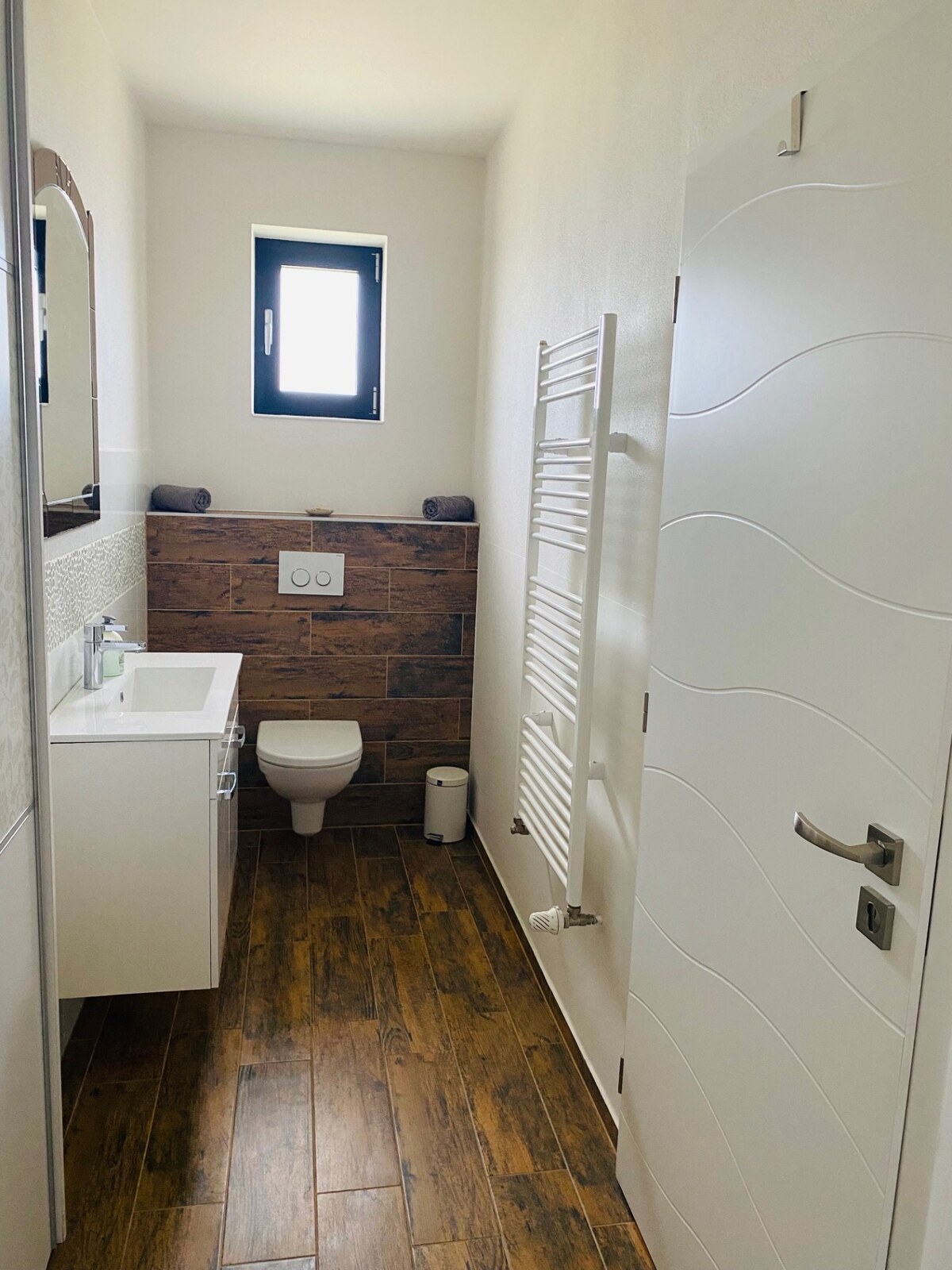 Nadštandardný 4 izbový RD vo Veľkých Dvorníkoch — foto 18