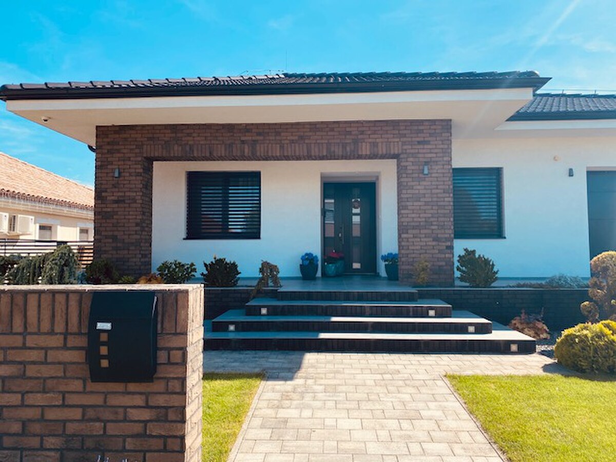 Nadštandardný 4 izbový RD vo Veľkých Dvorníkoch — foto 24