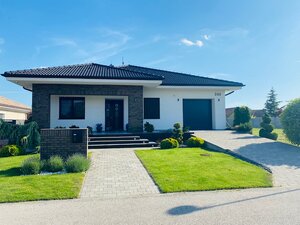 Nadštandardný 4 izbový RD vo Veľkých Dvorníkoch — foto 1