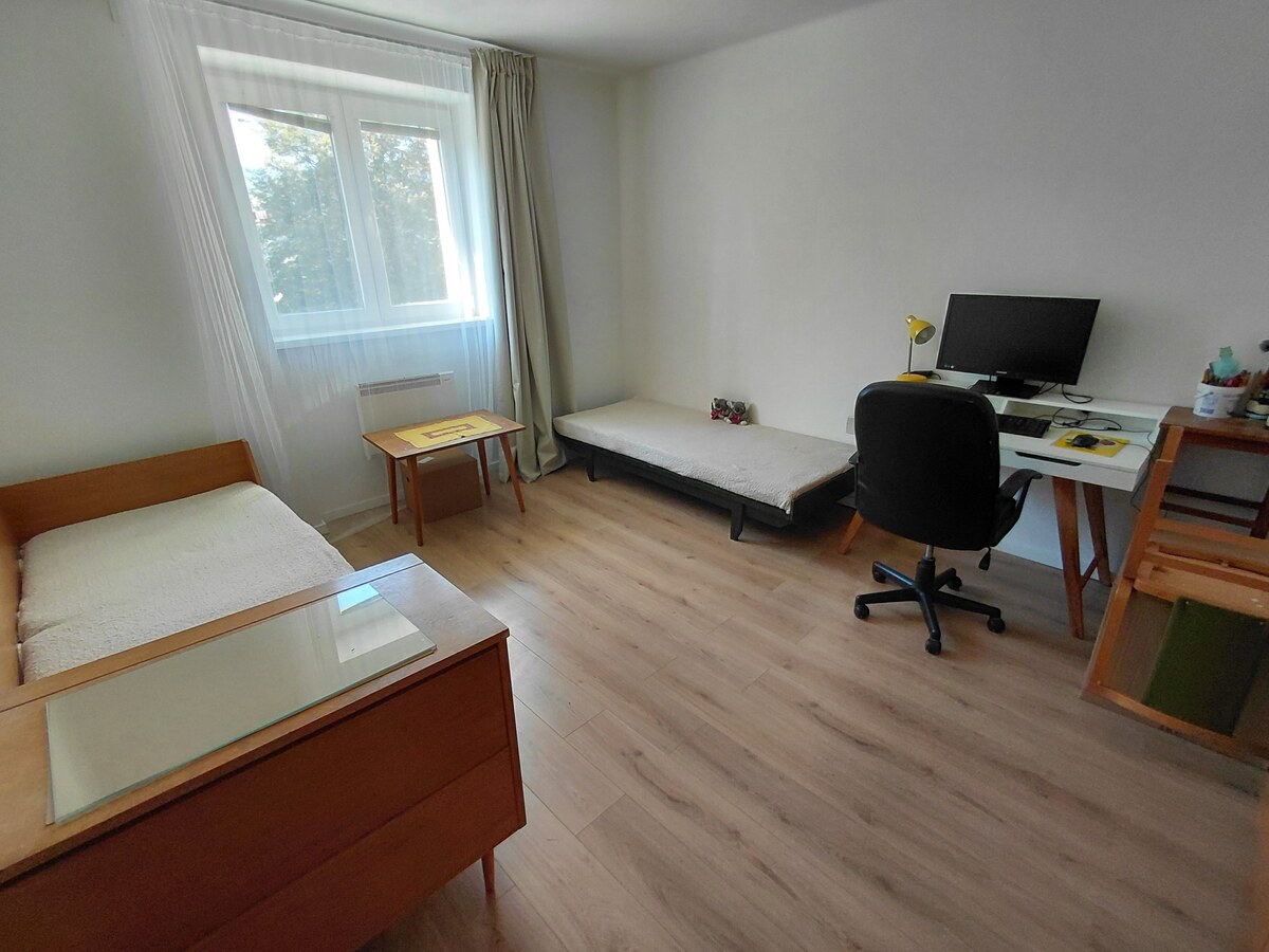 Na prenájom - Zariadený 3 izbový byt na Lipovci so záhradou — foto 5
