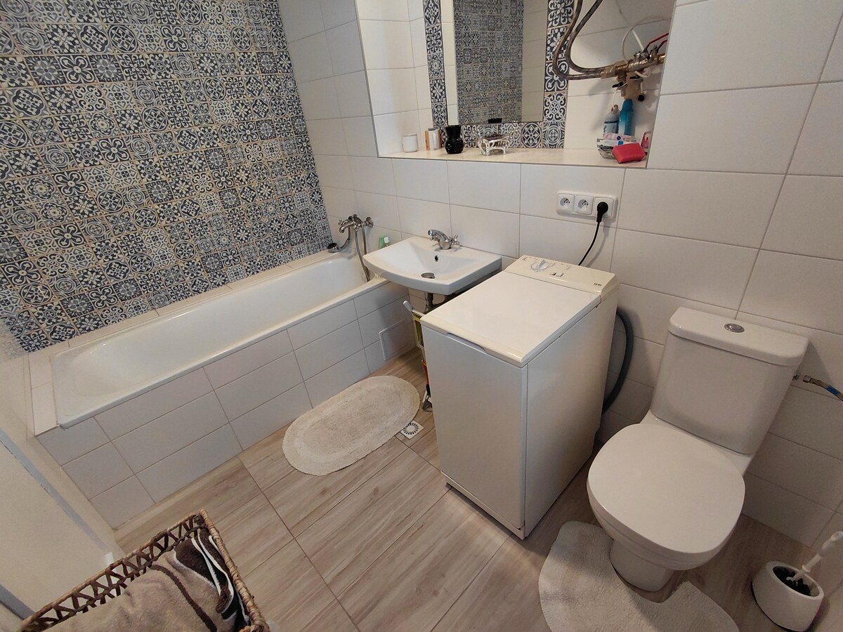 Na prenájom - Zariadený 3 izbový byt na Lipovci so záhradou — foto 9