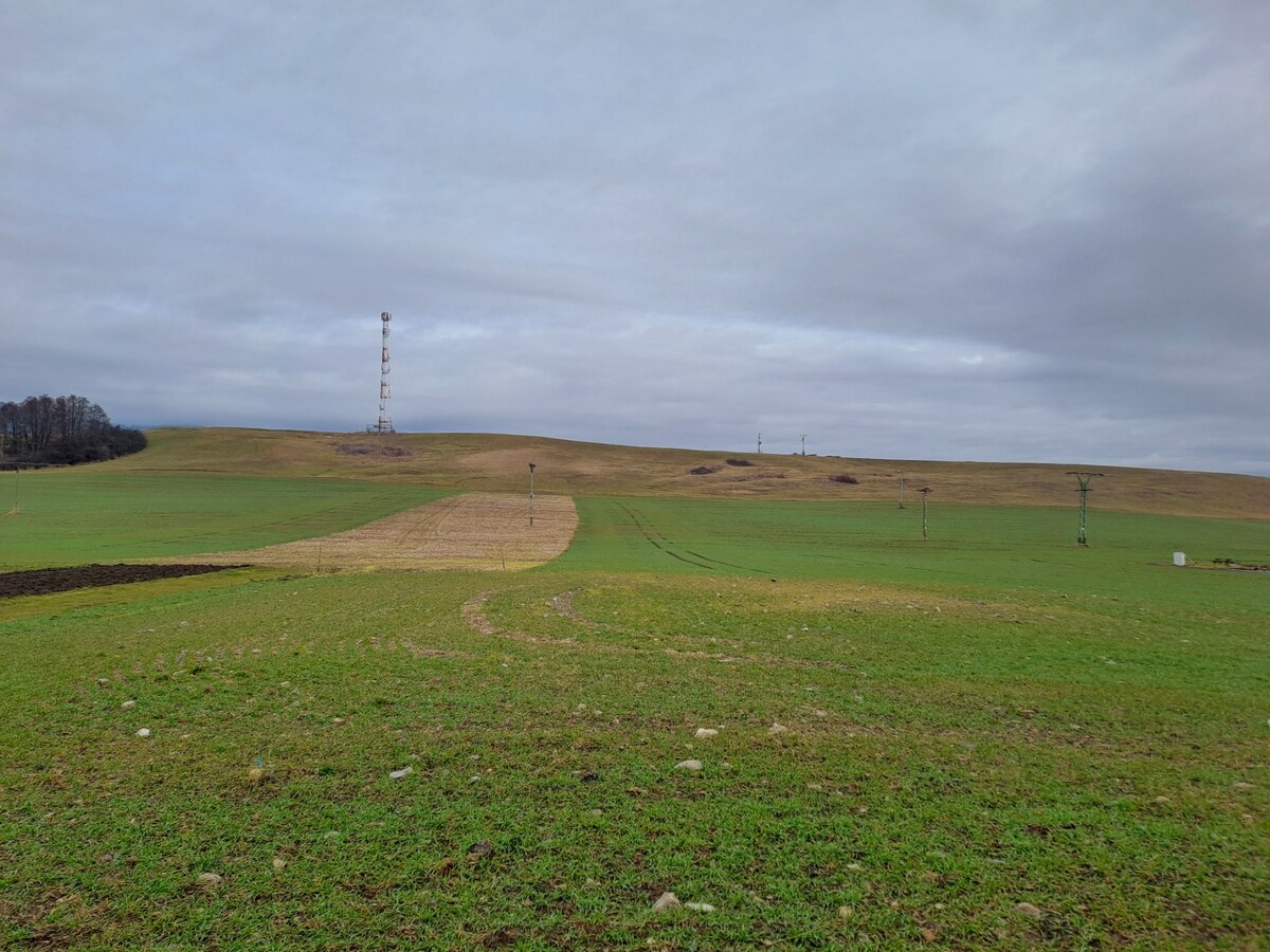 Stavebný pozemok 2 335 m² v obci Valča — foto 2